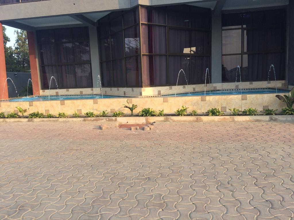 Sherbourne Hotel Kitwe Exteriör bild