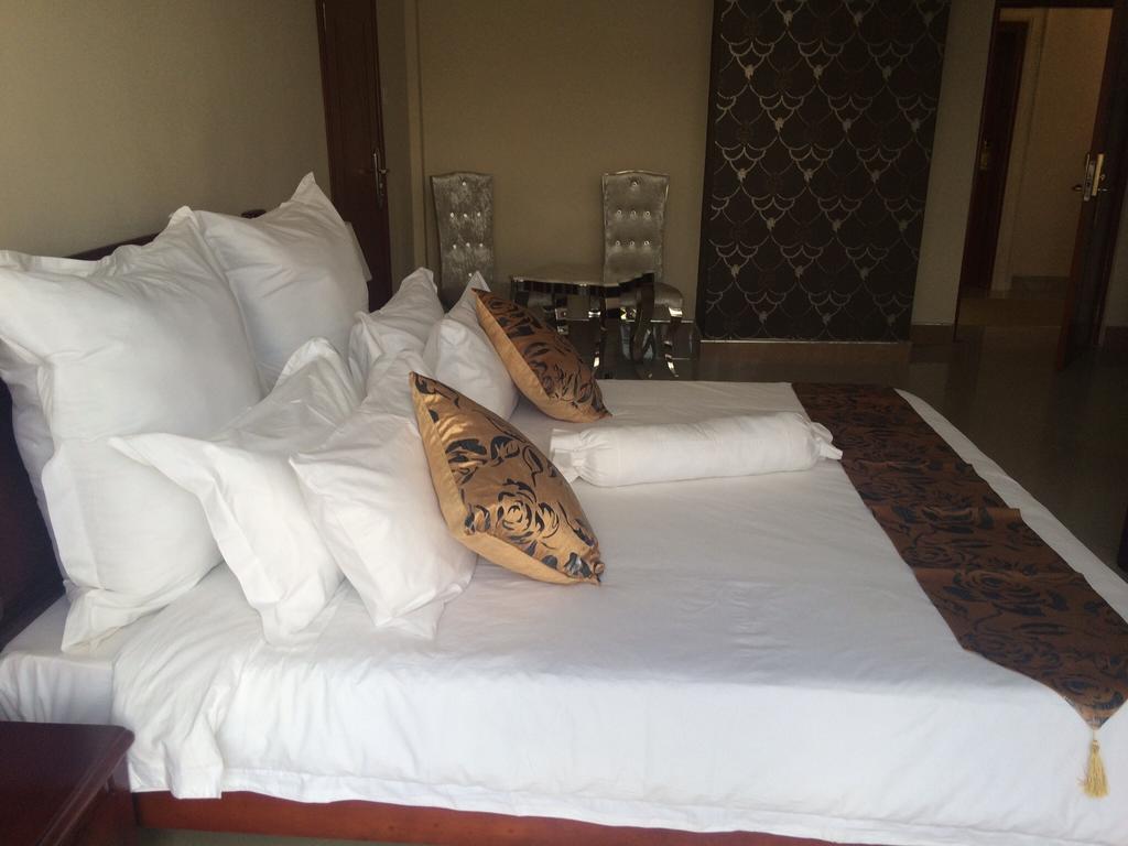 Sherbourne Hotel Kitwe Exteriör bild